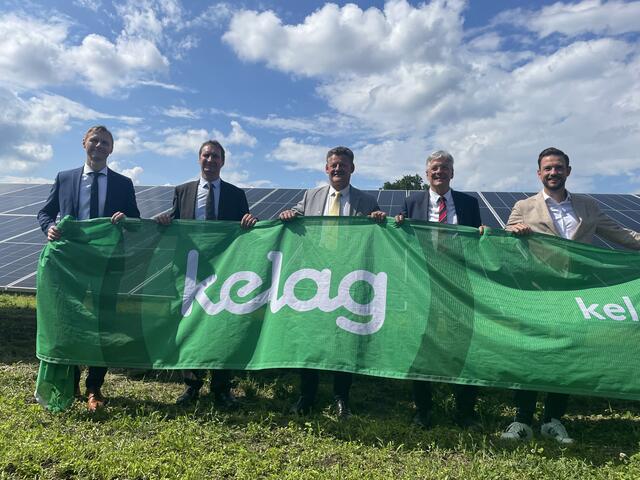 Die Kelag-Vorstände Reinhard Draxler und Danny Güthlein, Klagenfurts Bürgermeister Christian Scheider, Kärntens Landeshauptmann Peter Kaiser und Energielandesrat Sebastian Schuschnig eröffneten heute die "Sonnen.Wiese". | Foto: RegionalMedien