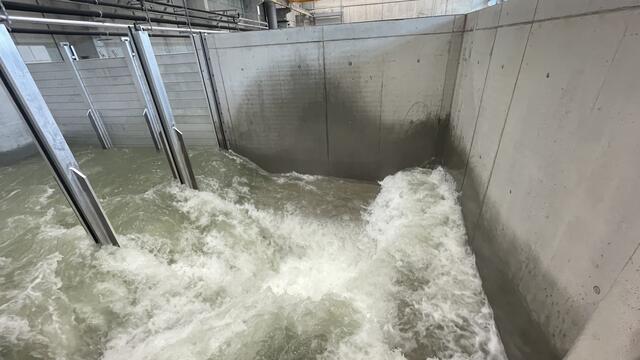Mit 10.000 Liter Durchfluss pro Sekunde ohne Pumpen besitzt das neue Wasserbaulabor ein weltweites Alleinstellungsmerkmal. | Foto: Kathrin Klemm