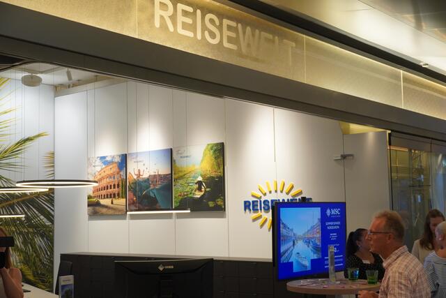 Bei der Eröffnung der Reisewelt am Flughafen Salzburg. | Foto: Emanuel Hasenauer