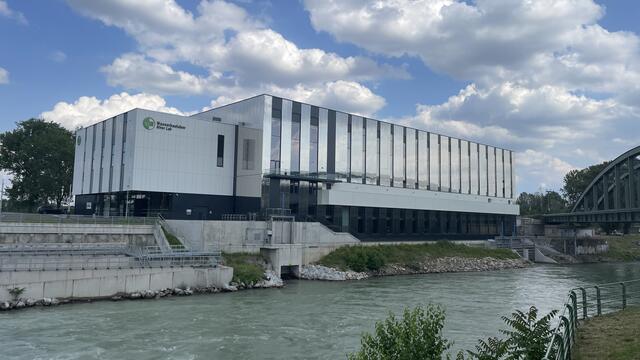Was ein Vorhaben war, welches ein Jahrzehnt Planung und drei Jahre Bauzeit in Anspruch nahm: das neue Wasserbaulabor "River Lab" der Universität für Bodenkultur (BOKU). | Foto: Kathrin Klemm