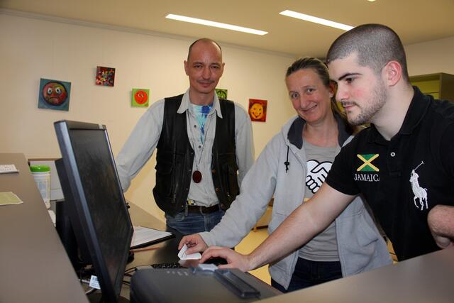 Gertrud Unterasinger ist die Leiterin vom Internetcafe. | Foto: Ulrike Kozeschnik-Schlick
