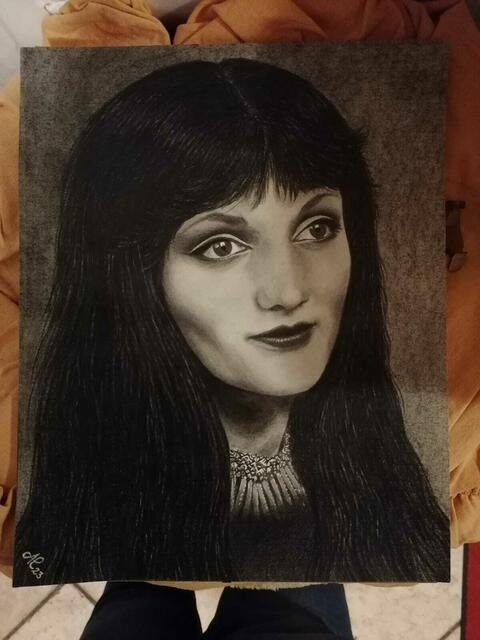 Ein beeindruckendes Portrait mit Graphitstift und Kohle. Anja Hrauda zeichnet in ihrer Freizeit. | Foto: Anja Hrauda