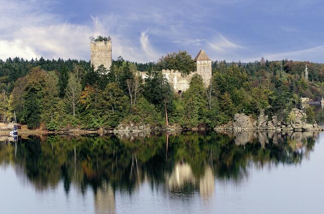 Die Ruine Lichtenfels ist ein Highlight am Stausee Ottenstein. | Foto: Norbert Danner