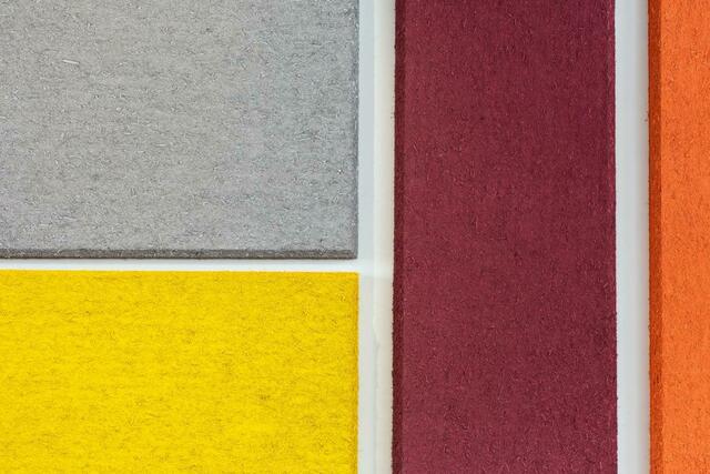 Hanf-Akustikplatten an Wand und Decke in einem Wiener Büro. | Foto: Synthesa