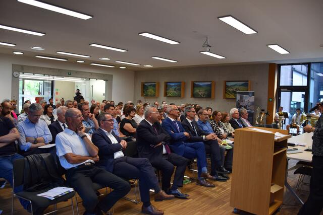 iele BürgermeisterInnen, Projektträger &amp; Wegbegeleiter der Terra Raetica waren gekommen.
 | Foto: RegioL