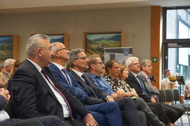  Vertreter der 4 Regionen in der Terra Raetica (v.l.n.r. Bezirkspräsident Vinschgau Dieter Pinggera, LH Tirol Anton Mattler, LH Südtirol Arno Kompatscher, Regionspräsident EBVM Victor Peer, Präsidentin Forum EBVM Gabriella Binkert Becchetti, Bezirkshauptfrau Imst Eva Loidhold, Bezirkshauptmann Landeck Siegmund Geiger, Alt-BH Markus Maass)
 | Foto: RegioL