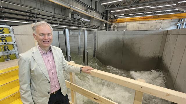 „Mit 10.000 Liter Durchfluss pro Sekunde ohne Pumpen besitzt das neue Wasserbaulabor ein weltweites Alleinstellungsmerkmal", so Initiator und Projektleiter Helmut Habersack vom Institut für Wasserbau, Hydraulik und Fließgewässerforschung. 