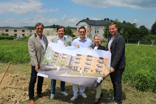 Beim Spatenstich der neuen Wohnanlage: VP-Stadtrat Peter Rath, WET-Vertreter Christian Rädler, VP-Bürgermeister Patrick Strobl, VP-Ladesabgeordnete Silke Dammerer und Jugendgemeinderat Benjamin Steyrer | Foto: Fatma Cayirci