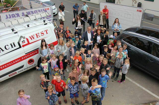 Die Mooskirchner Kindergartenkinder mit Bürgermeister Engelbert Huber und Leiterin Maria Gößler | Foto: Gemeinde Mooskirchen