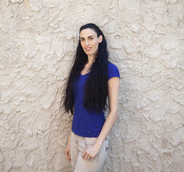 Als Waffenhändlerin Ann fegt Anja Hrauda ab August über die Bühne Winzendorf.  | Foto: Regina Courtier