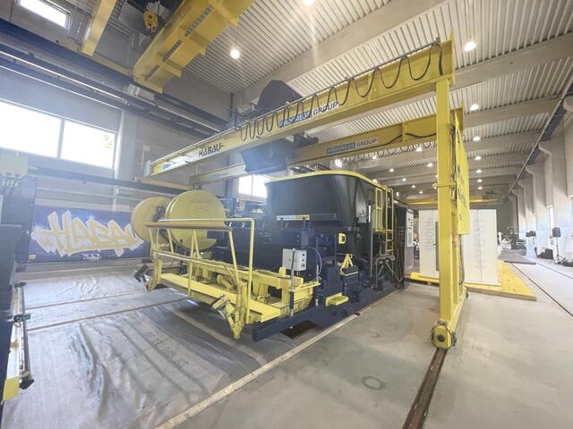 Hauptmaschine ist der Fertiger, der S-Liner