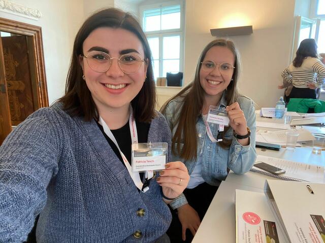 Patricia Tesch (l.) und Vanessa Kindler noch beim Pauken bzw. beim Kurs. | Foto: Blasmusikbezirksverband Radkersburg