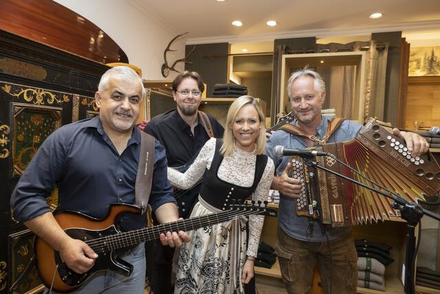 Für musikalische Unterhaltung war gesorgt. | Foto: Meindl Fashion/Andreas Kolarik