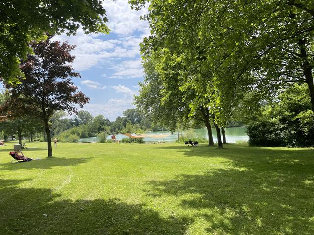 Beim Ausgang erblickt man das schöne Seegelände | Foto: Martina Schweller