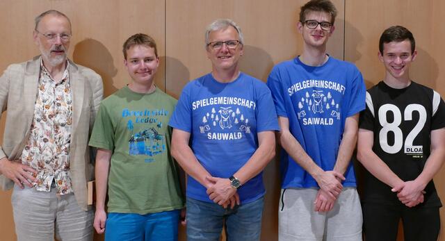 Waren bei der Landesmeisterschaft im Einsatz: Wilfried Kuran, Simon Eder, Obmann Didi Hiermann, Michel Tischler und David Schopf (v. l.).