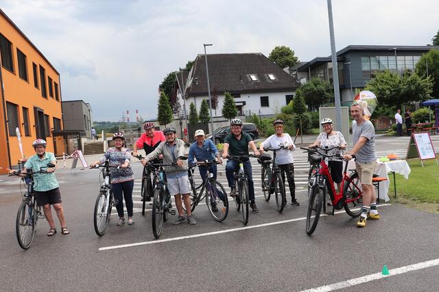 Jürgen Petrzilek/ASKÖ (re) gab Tipps, wie man mit Strom oder Muskelkraft trittsicher am Rad unterwegs ist. | Foto: Edith Ertl