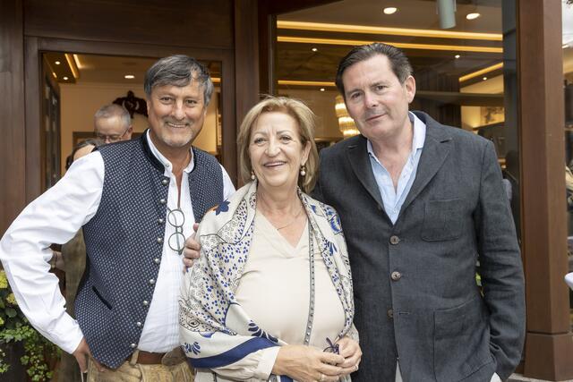 Zahlreiche Gäste begutachteten das neue Geschäft im St. Johanner Obermarkt. | Foto: Meindl Fashion/Andreas Kolarik