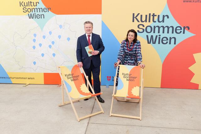 Bürgemeister Michael Ludwig und Kulturstadträtin Veronica Kaup-Hasler (beide SPÖ) präsentierten das Programm des Kultursommer Wien 2023.  | Foto: Max Spitzauer