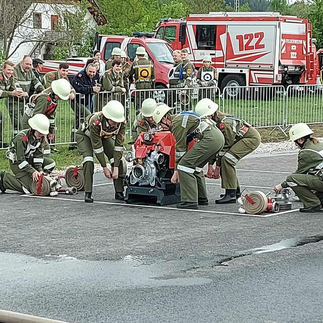 Die Damentruppe der FF Grades beim Bezirksbewerb ist bei der Landesmeisterschaft dabei. | Foto: Privat