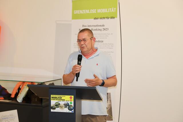 Ausstellungskurator Andreas Lehner. | Foto: Alfred Mayer