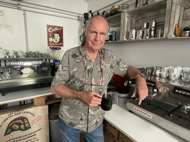 Rüdiger Eggers weiß, wie guter Kaffee schmecken soll. | Foto: Patricia Hillinger