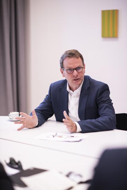 Vorstandsdirektor Stefan Szyszkowitz über Strompreise und Verstaatlichung. | Foto: Daniela Matejschek