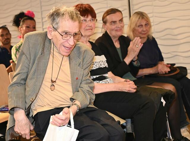 Der "Super-Fan" des Autors: Peter Sattler hat die beiden ersten Romane von Alexander J. Rüdiger schon bis zu 70 mal gelesen und immer wieder etwas neues und spannendes | Foto: Manfred Sebek