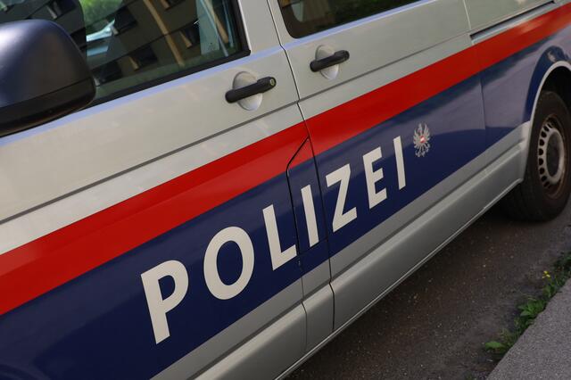 In der Welser Neustadt bedrohte ein 70-jähriger Wohnungsbesitzer die Rettungskräfte. Noch am selben Abend, 15. Juni, wurde er in die Justizanstalt eingeliefert. | Foto: laumat.at