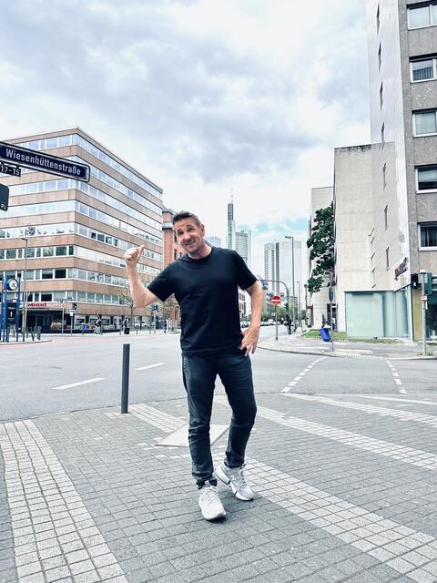 Mark Keller beim Interview in Frankfurt am Main. | Foto: Nadja Schilling