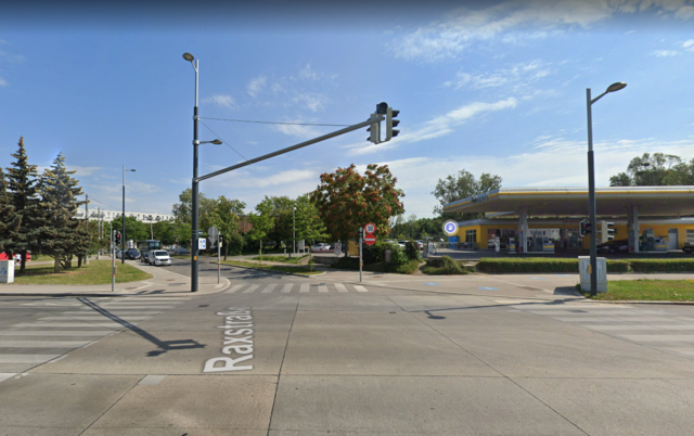 Gegen 15.20 Uhr wurden am Donnerstagnachmittag, 15. Juni, Einsatzkräfte in die Favoritner Raxstraße gerufen. Grund war ein Verkehrsunfall mit Verletzten. | Foto: Screenshot Google Maps