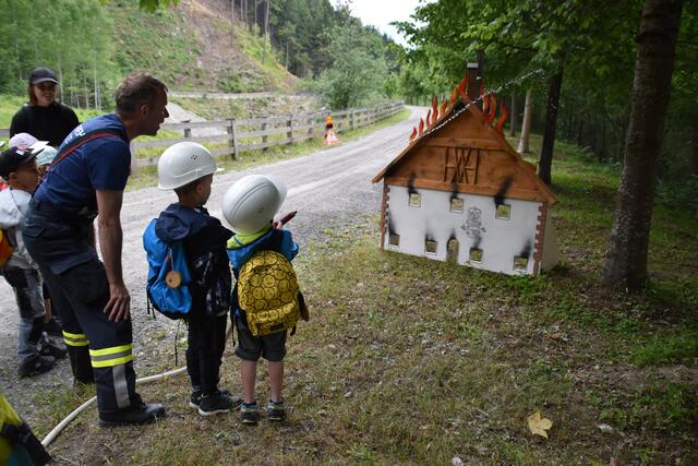 Station der Freiwilligen Feuerwehr Rietz unter Kommandat Rainer Schuchter .