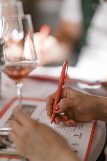 Mit Noten von 1 bis 6 wurden die Weine bewertet. | Foto: Michaela Lorber