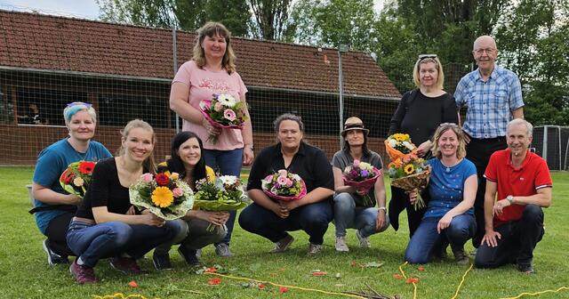 Petra Enne, Anna Unterhuber, Andrea Handlfinger, Edit Navratil, Bianca Dallinger, Maria Kahrer, Yvonne Leiner, Maria Janker, Vzbgm. Franz Gallhuber, Bgm. Michael Strasser | Foto: Gemeinde Weinburg 
