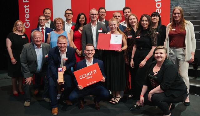 Eine Abordnung der COUNT IT Group nahm die Auszeichnung in Empfang, | Foto: Great Place to Work