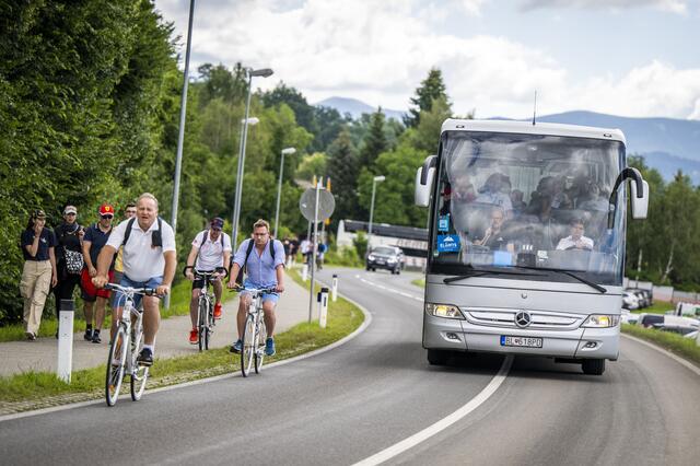 Busse sind aus allen Bundesländern zum Ring unterwegs. | Foto: RB/Pripfl