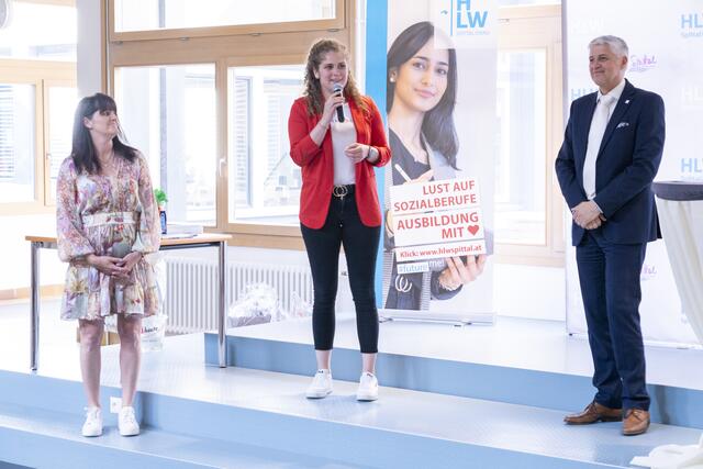 Danke an die schulnahen Fördervereine - GO HLW, Elternverein, Absolventenverein!
Ohne sie wäre die Vielfalt der Ausbildung und der unmittelbare Praxisbezug nicht möglich.

DANKE Elisabeth Auer und Maria Schluder für eure Grußworte und Wünsche! | Foto: (c) hlwspittal 2023, Richard Krämmer