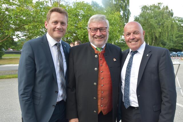 Interkommunale Freundschaft: Oberwarter Sportstadtrat Thomas Kiss, Peter Listberger (Vizebürgermeister von Altenmarkt) und Bgm. Georg Rosner | Foto: Michael Strini