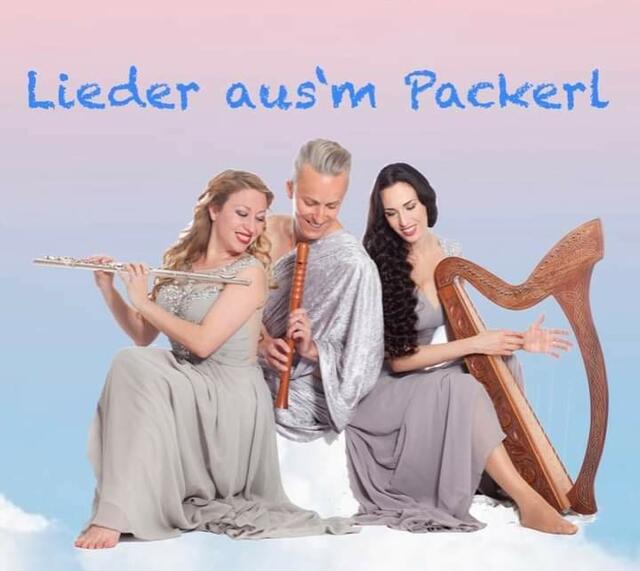 "Lieder aus'm Packerl!" Anja gründete mit Stanja Ender und Stefan Ulreich 2015 die erfolgreiche Weihnachtsshow. | Foto: zvg