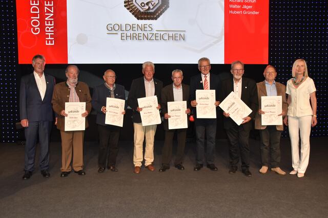 Verdiente Funktionäre erhielten das Goldene Ehrenzeichen des ÖSV: Walter Jäger, Hubert Gründler, Heinz Wallner, Oskar Kawasser, Richard Schuh, Franz Steiner, Helmut Rosmann | Foto: Michael Strini