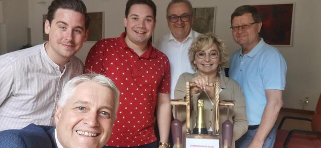 Geschenksübergabe des BSA Spittal. Wir nennen es die "besondere Damenhandtasche" - typisch BSA Spittal/Drau. | Foto: (c) bsaspittal 2023