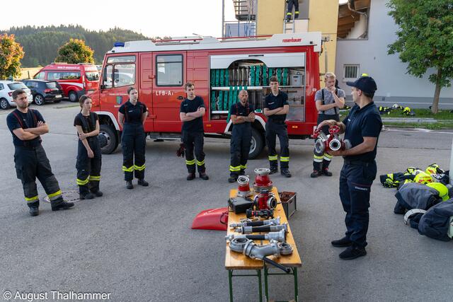 41 Feuerwehrmänner und Feuerwehrfrauen schlossen den Lehrgang erfolgreich ab.

 | Foto: August Thalhammer