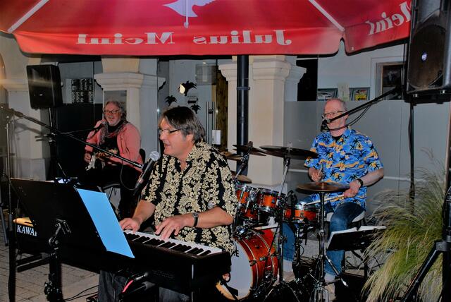An den einzel Stationen in der Innenstadt genossen die Besucher Live Musik 