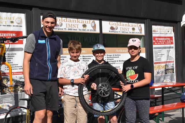 Bikes reparieren war bei den Buben eine besonders beliebte Station. | Foto: Ministadt