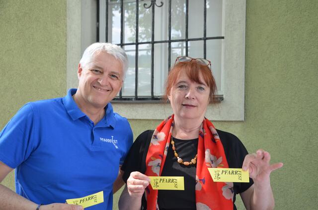 Adi Lackner und Elisabeth Faller vom Pfarrfestteam