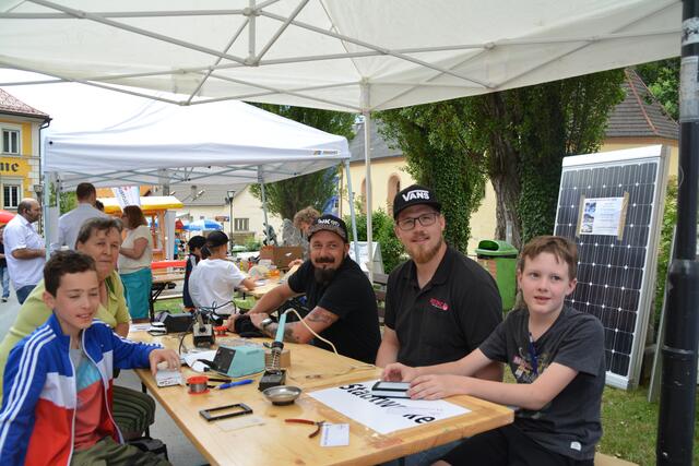 Powerbanks wurden bei den Stadtwerken Imst gelötet und waren der Verkaufsschlager im Shop.