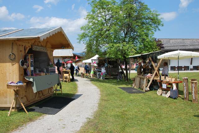 Die Hüttenmärkte luden zum Bummeln ein. | Foto: Königer