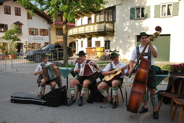 An jeder Ecke der drei Gemeinden hörte man Musik. | Foto: Königer