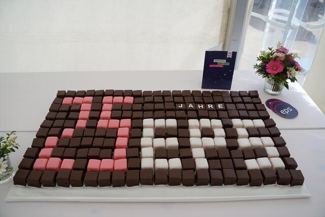 Eine Torte aus Punschkrapferln zum Geburtstag | Foto: Evi Leutgeb