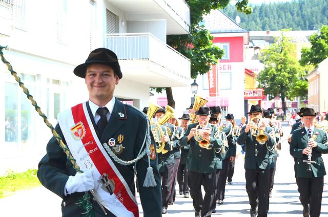 Stabführer Johannes Köstner führt die Kapelle an