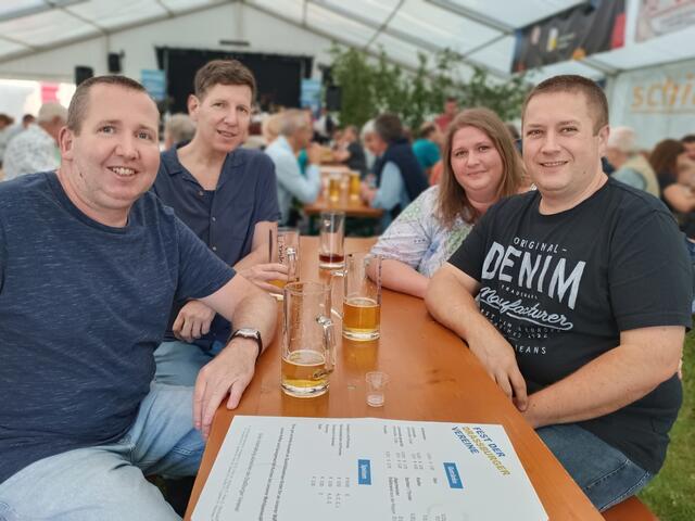 Franz, Josef, Karin und Franz verbrachten einige gesellige Stunden miteinander